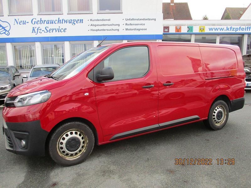Gebraucht Toyota Proace Verso 150 PS (110 kW) 2019 Rot Kombi