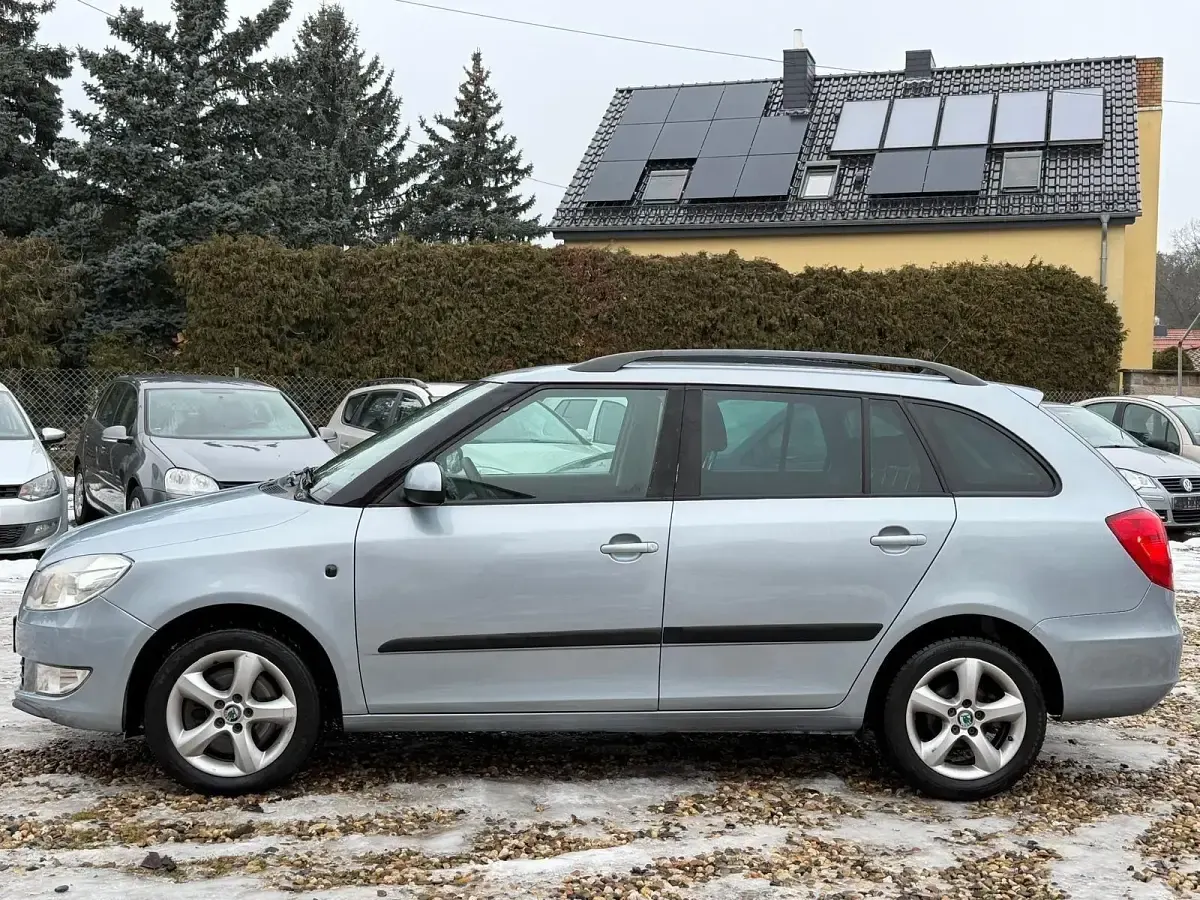 Gebraucht Skoda Fabia Family 105 PS (77 kW) 2011 Blau Kombi