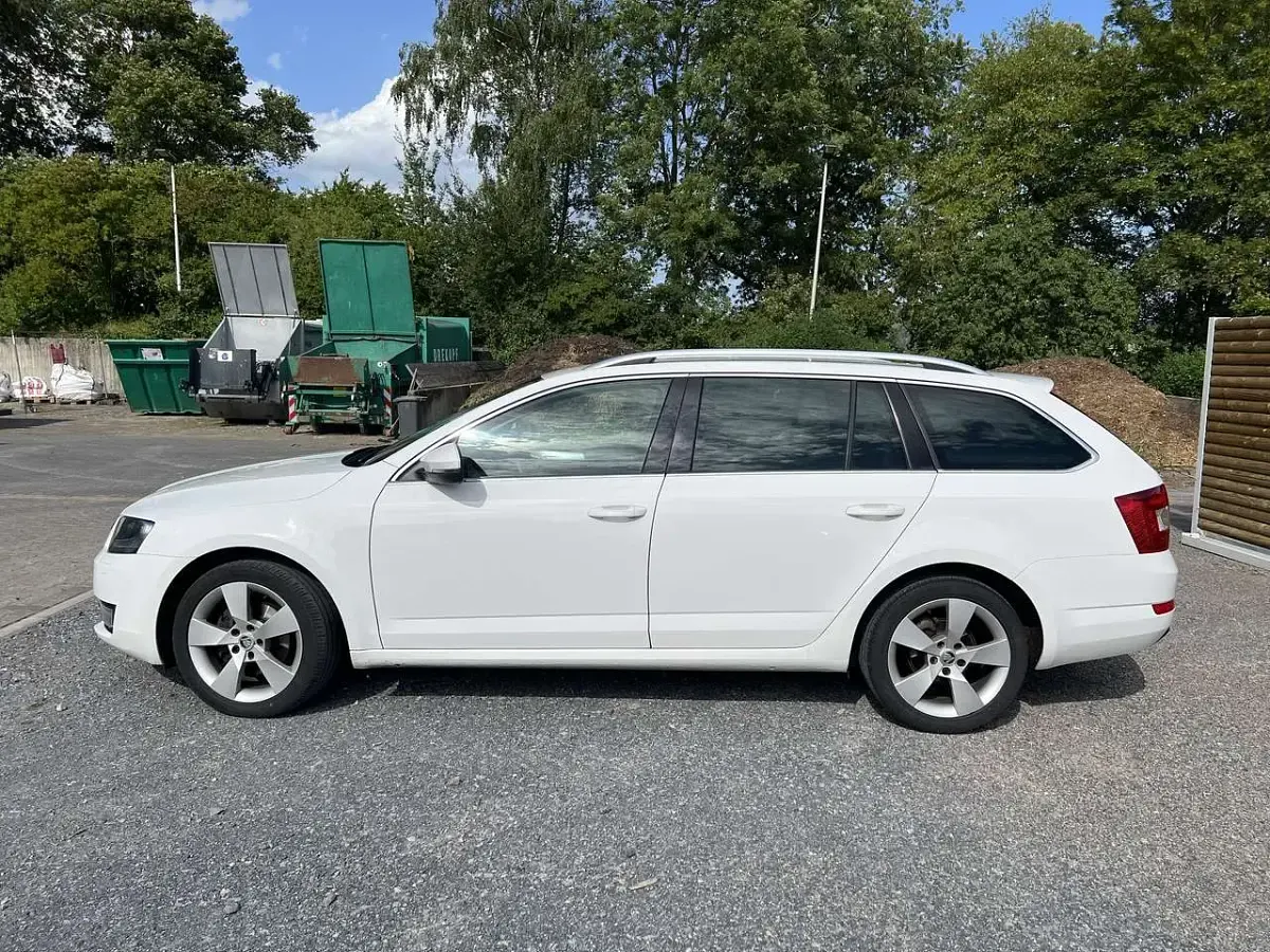 Gebraucht Skoda Octavia Elegance 150 PS (110 kW) 2014 Weiß Kombi