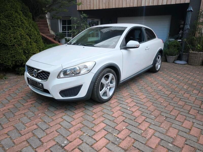 Weiß Gebraucht 2010 Volvo C30 Kinetic Kleinwagen | 3.850 € (Fairer Preis) - Bild 1/4