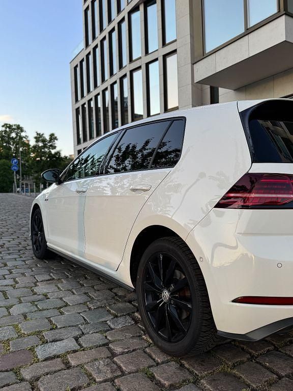 Second-hand VW Golf VII GTE 204 CP (150 kW) 2018 Alb Berlinǎ