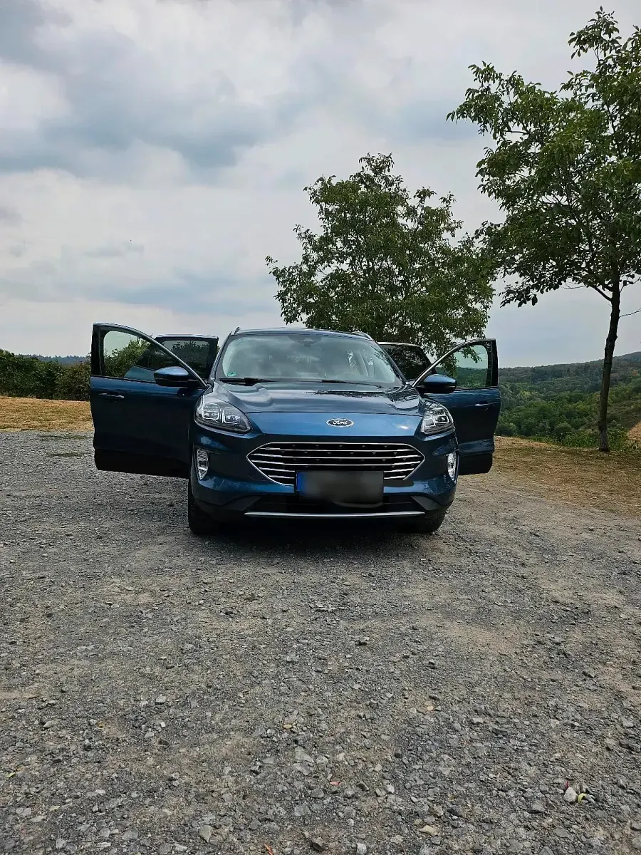 Gebraucht Ford Kuga Titanium 152 PS (111 kW) 2021 Blau SUV