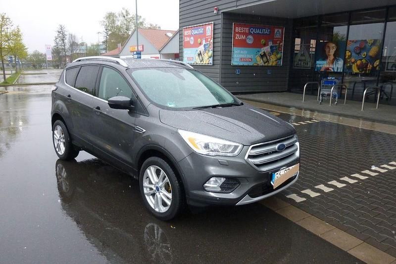Gebraucht Ford Kuga Cool & Connect 150 PS (110 kW) 2017 Grau SUV
