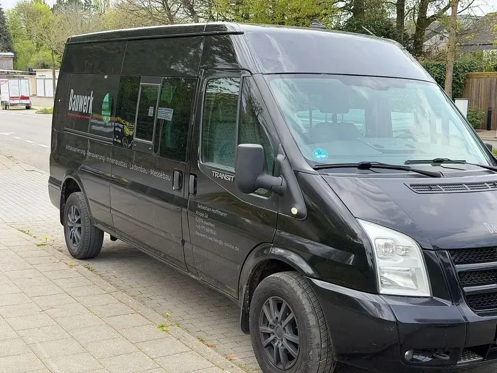 Käytetty Ford Transit 200 HP (147 kW) 2011 Musta Sedan