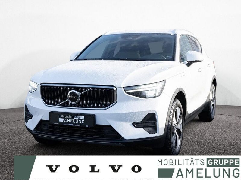 Crystal weiss Gebraucht 2022 Volvo XC40 Core SUV | 29.890 € (Guter Preis) - Bild 1/4