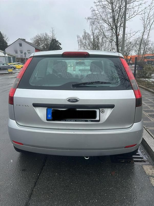 Gebraucht Ford Fiesta 69 PS (50 kW) 2005 Silber Kleinwagen