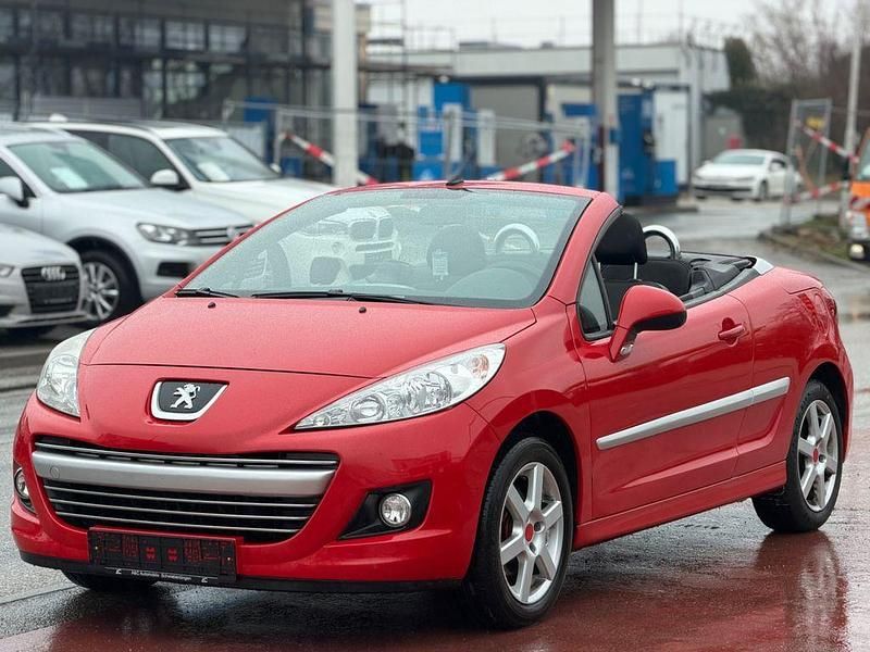 Gebraucht Peugeot 207 CC Access 120 PS (88 kW) 2012 Rot Cabrio