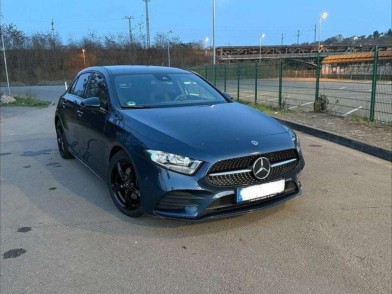 Gebraucht Mercedes A200 AMG line 150 PS (110 kW) 2020 Blau Limousine