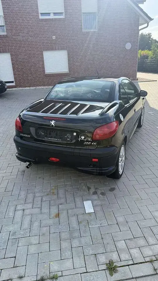 Gebraucht Peugeot 206 CC 109 PS (80 kW) 2002 Schwarz Cabrio