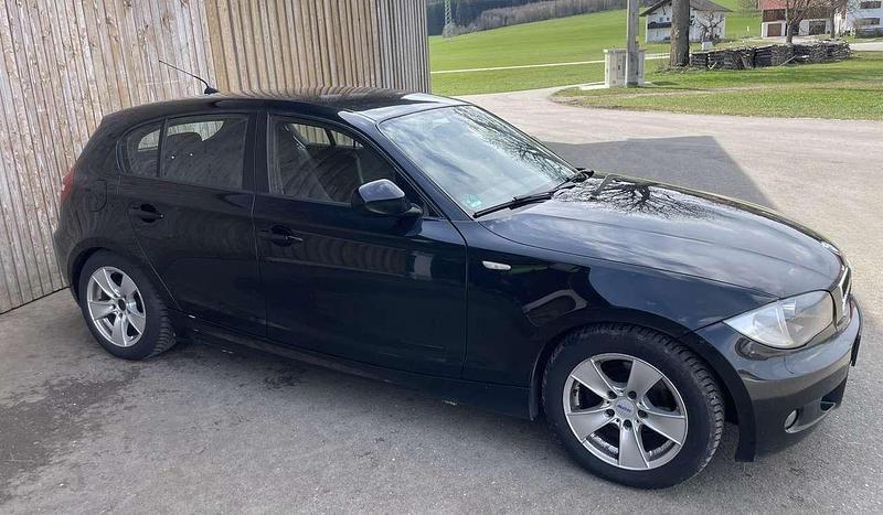 Gebraucht BMW 118 143 PS (105 kW) 2010 Schwarz Kleinwagen