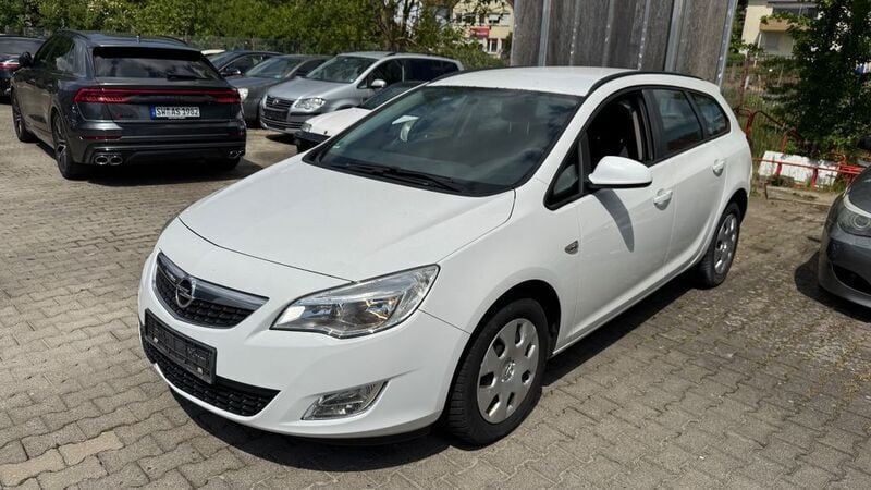 Weiß Gebraucht 2012 Opel Astra Sport Kombi | 2.300 € (Superpreis) - Bild 1/4