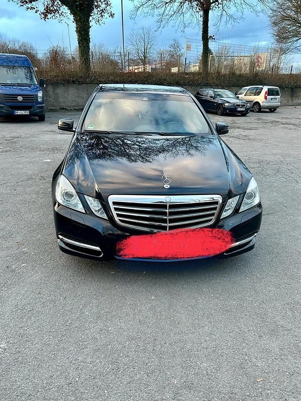 Gebraucht Mercedes E300 231 PS (169 kW) 2011 Schwarz Limousine