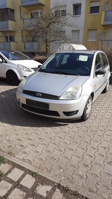 Gebraucht Ford Fiesta 80 PS (58 kW) 2004 Silber Kleinwagen