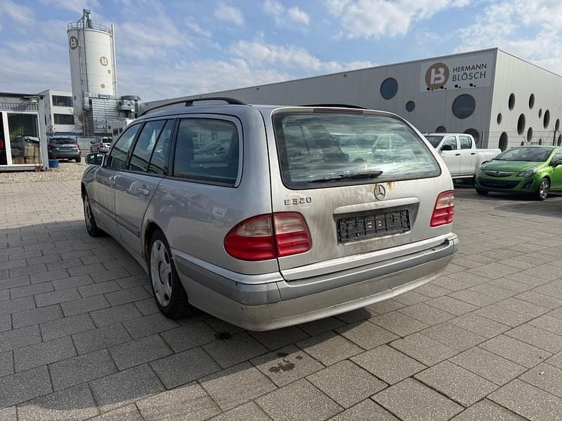 Gebraucht Mercedes E320 Classic 224 PS (164 kW) 2002 Silber Kombi
