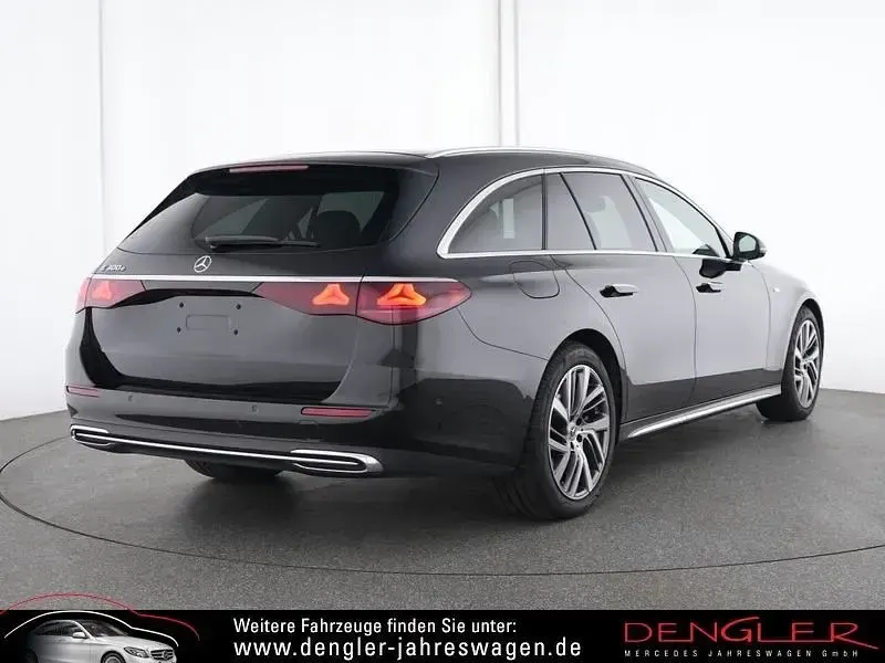 Gebraucht Mercedes E300 Exclusive 204 PS (150 kW) 2025 Schwarz Limousine