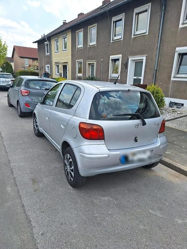Gebraucht Toyota Yaris 87 PS (63 kW) 2004 Silber Kleinwagen