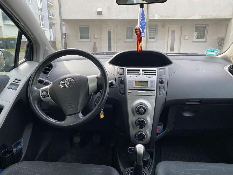 Gebraucht Toyota Yaris Executive 87 PS (63 kW) 2006 Blau Limousine