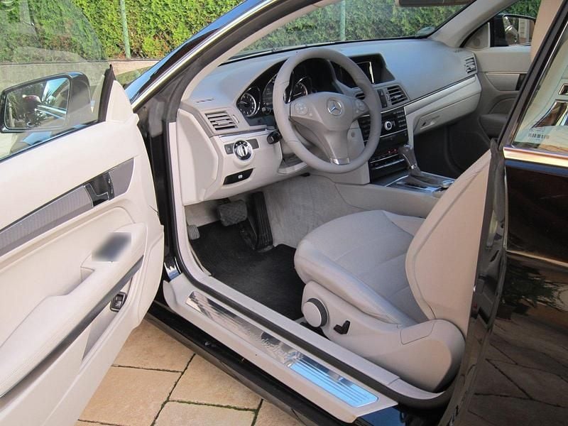 Gebraucht Mercedes E250 204 PS (150 kW) 2010 Schwarz Coupé