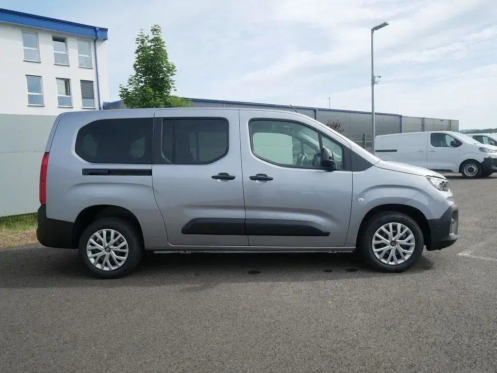Neu Fiat Doblò Comfort 131 PS (96 kW) 2026 Blau Van / Kleinbus