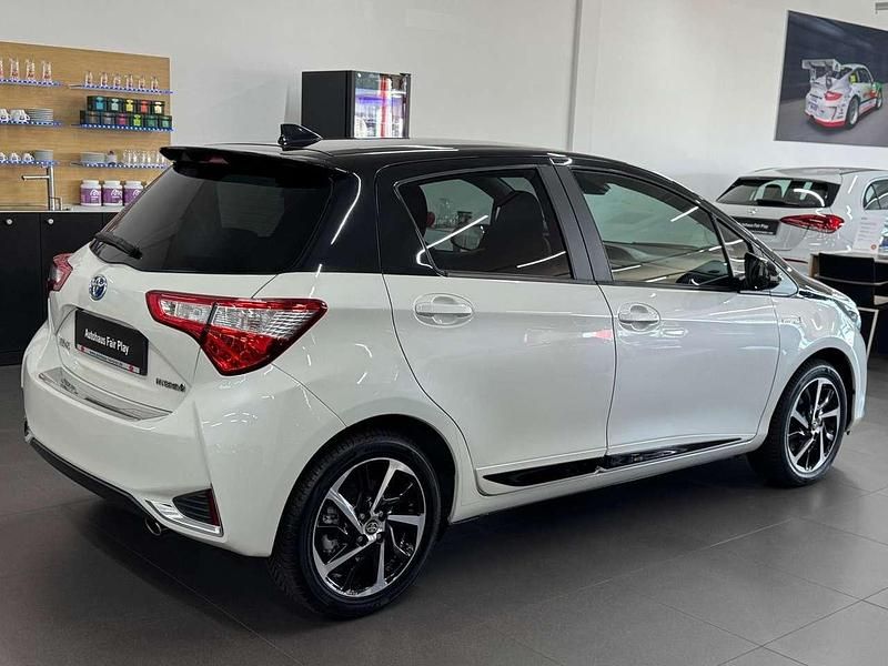 Gebraucht Toyota Yaris Hybrid Style 101 PS (74 kW) 2019 Weiß Kleinwagen