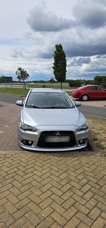 Gebraucht Mitsubishi Lancer 117 PS (86 kW) 2010 Silber Limousine