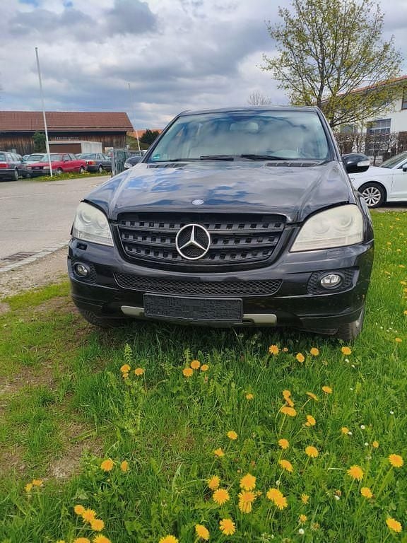 Second-hand Mercedes ML280 190 CP (139 kW) 2008 Negru SUV