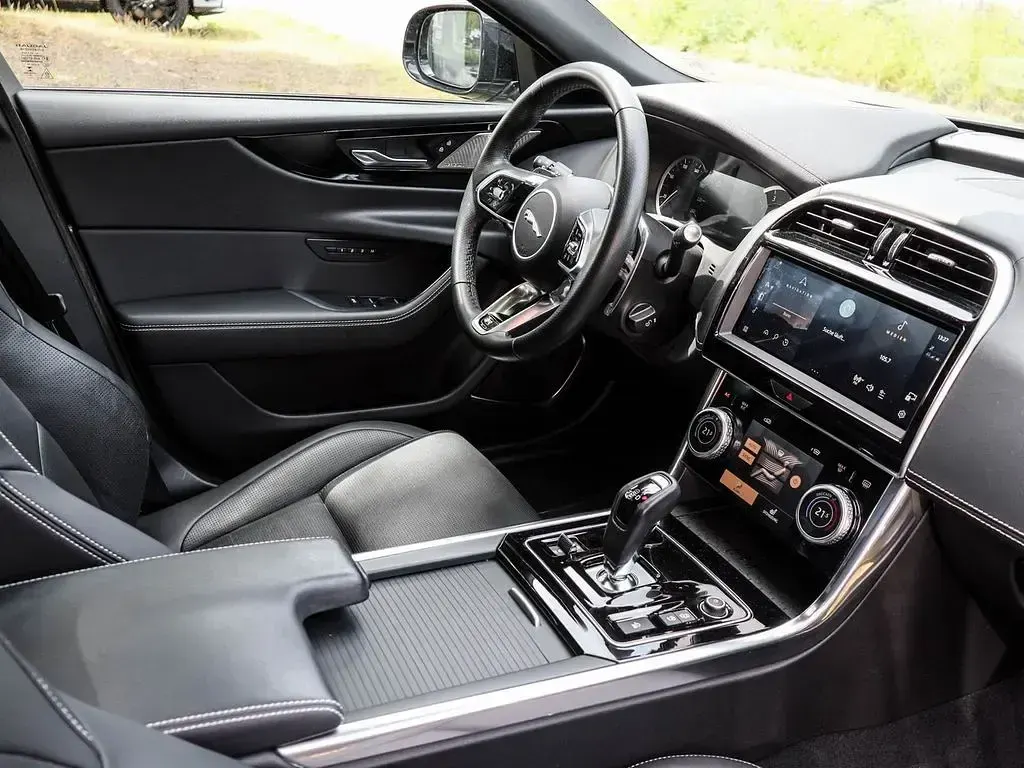 Gebraucht Jaguar XE R-Dynamic 253 PS (186 kW) 2023 Eiger grey Limousine
