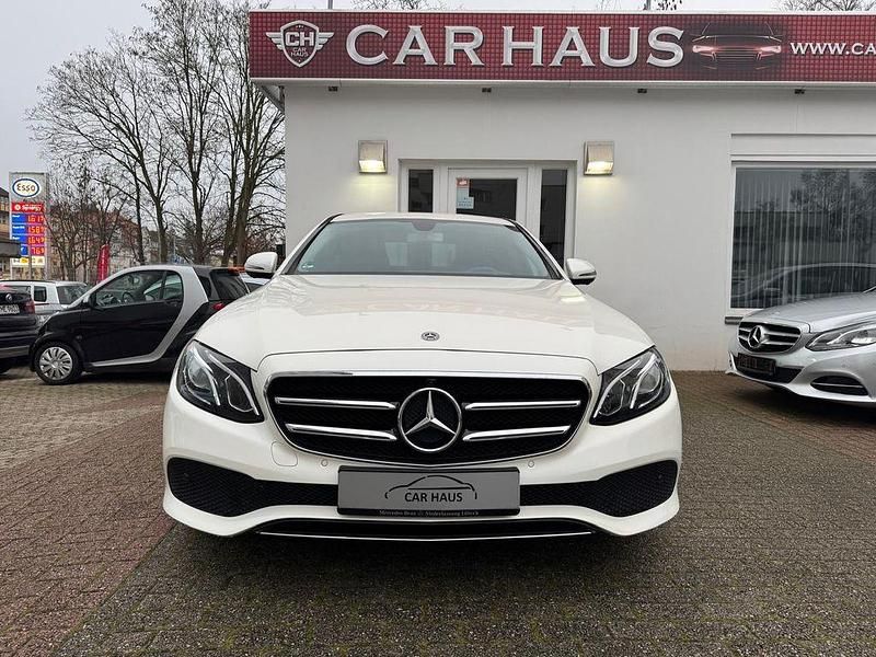 Gebraucht Mercedes E200 Avantgarde 150 PS (110 kW) 2019 Weiß Limousine