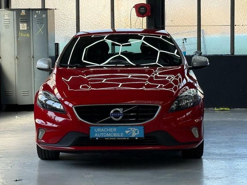 Gebraucht Volvo V40 Kinetic 120 PS (88 kW) 2015 Rot Limousine