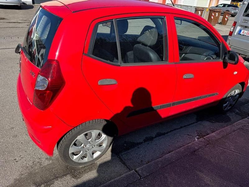 Gebraucht Hyundai i10 Edition 69 PS (50 kW) 2013 Rot Kleinwagen