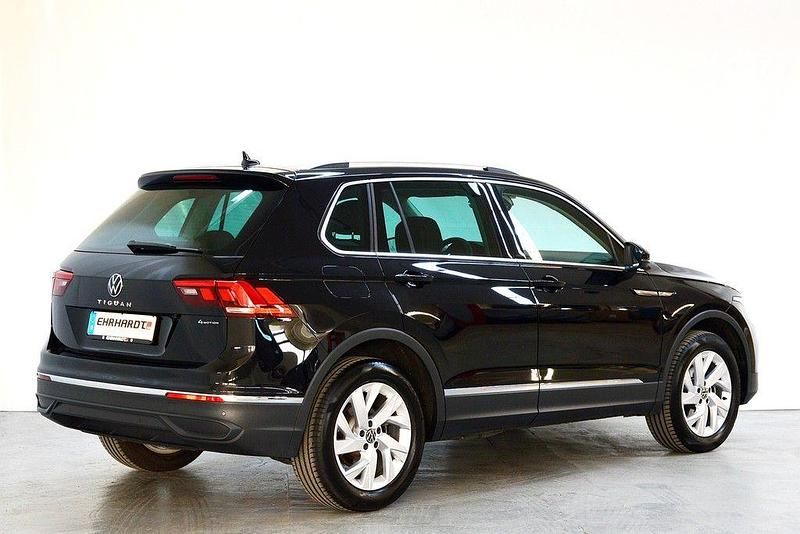 Gebraucht VW Tiguan S 150 PS (110 kW) 2021 Deep black perleffekt SUV