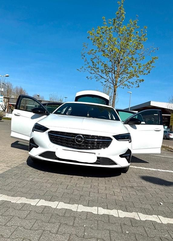 Weiß Gebraucht 2025 Opel Insignia Limousine | 24.000 € (Fairer Preis) - Bild 1/4
