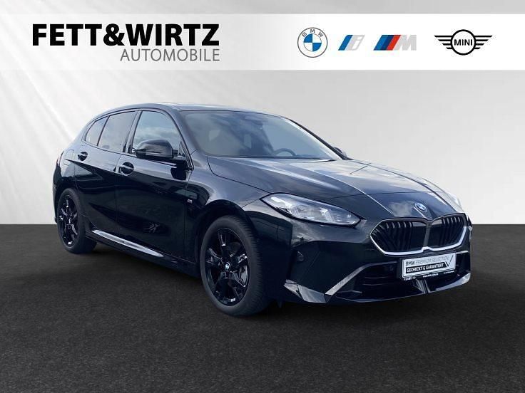 Saphirschwarz metallic Gebraucht 2025 BMW 120 M Sport Kleinwagen | 34.790 € (Guter Preis) - Bild 1/3