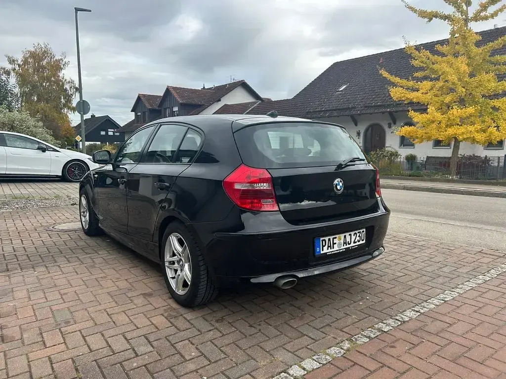 Gebraucht BMW 120 Sport Line 199 PS (146 kW) 2009 Schwarz Kleinwagen