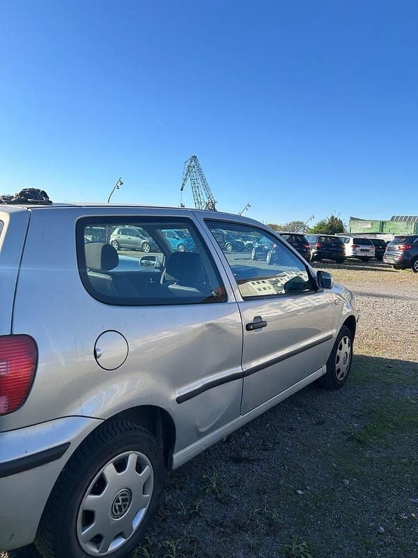 Gebraucht VW Polo Comfortline 60 PS (44 kW) 2000 Silber Limousine