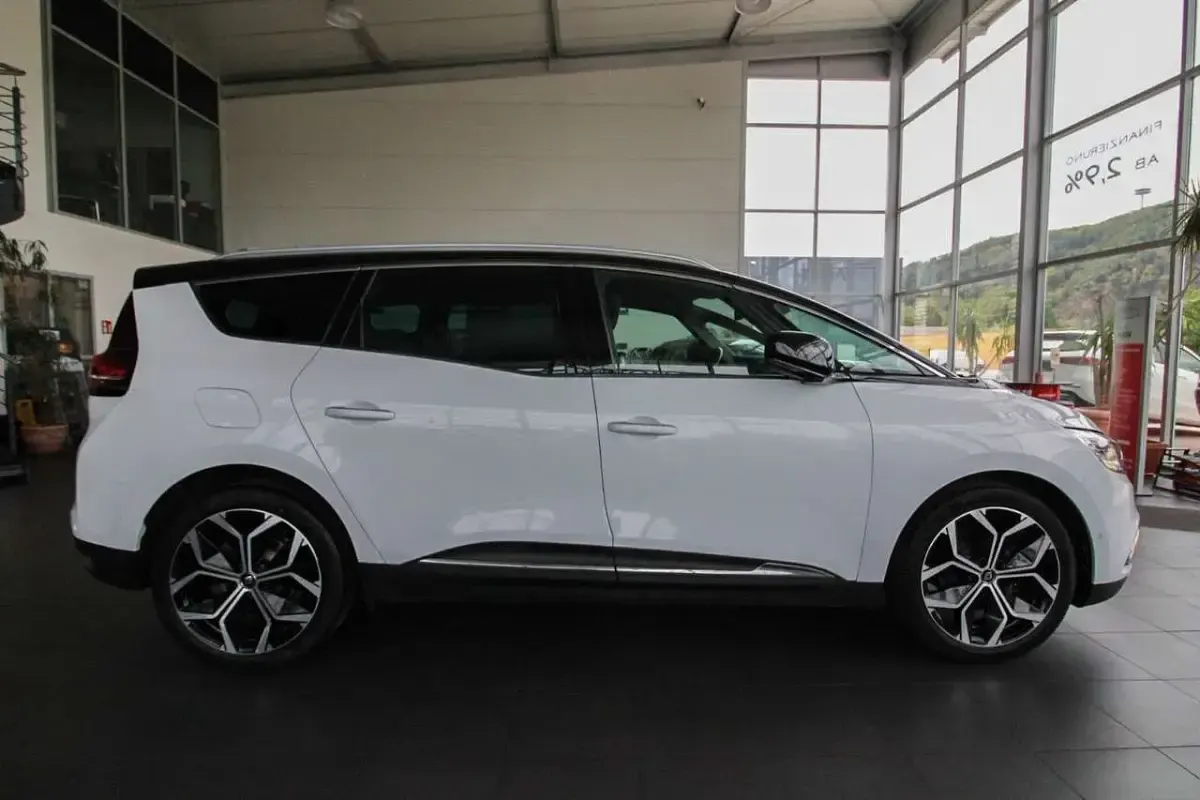 Gebraucht Renault Grand Scénic IV Intens 158 PS (116 kW) 2021 Weiß Van / Kleinbus