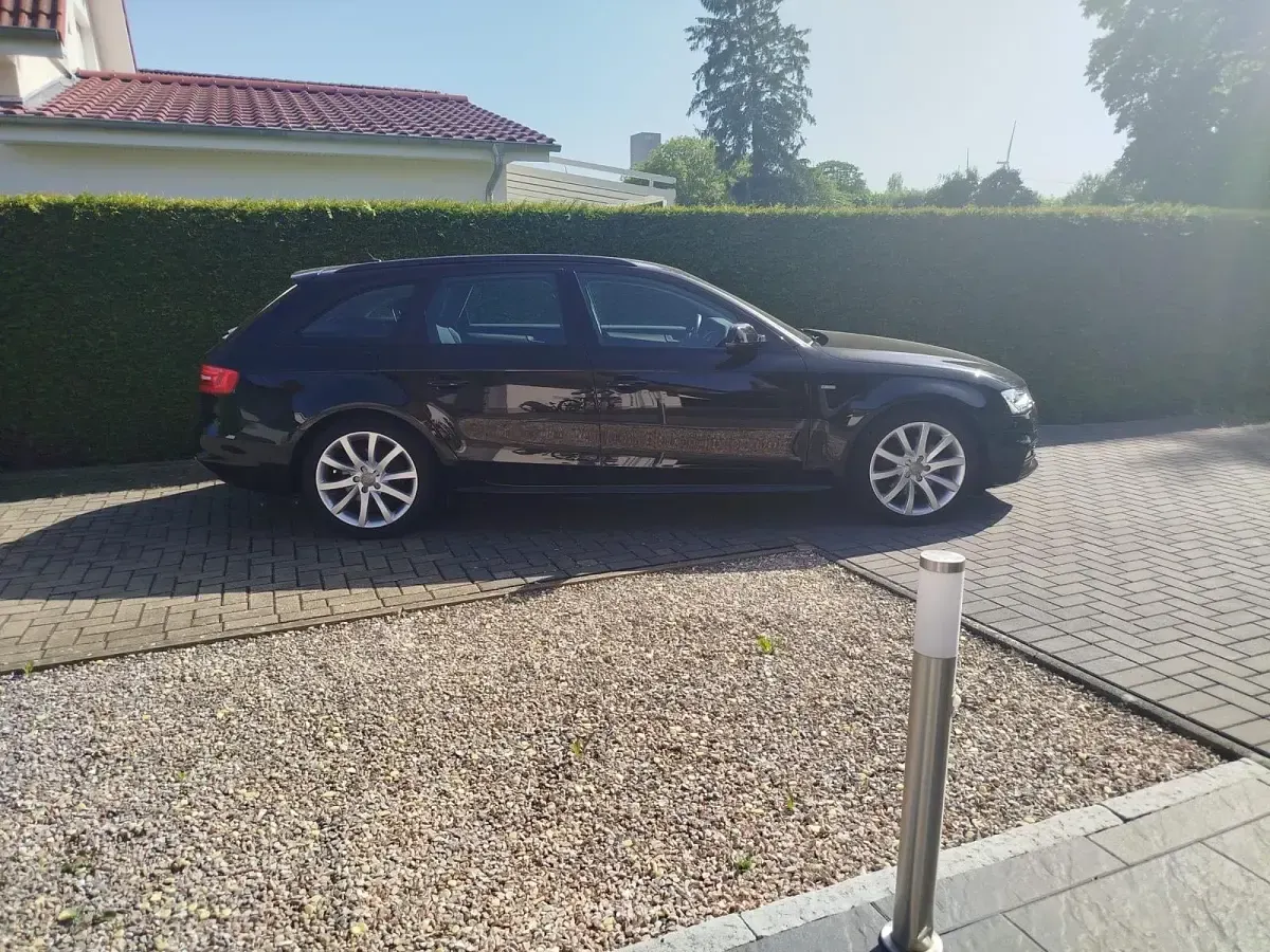 Gebraucht Audi A4 150 PS (110 kW) 2015 Schwarz Kombi