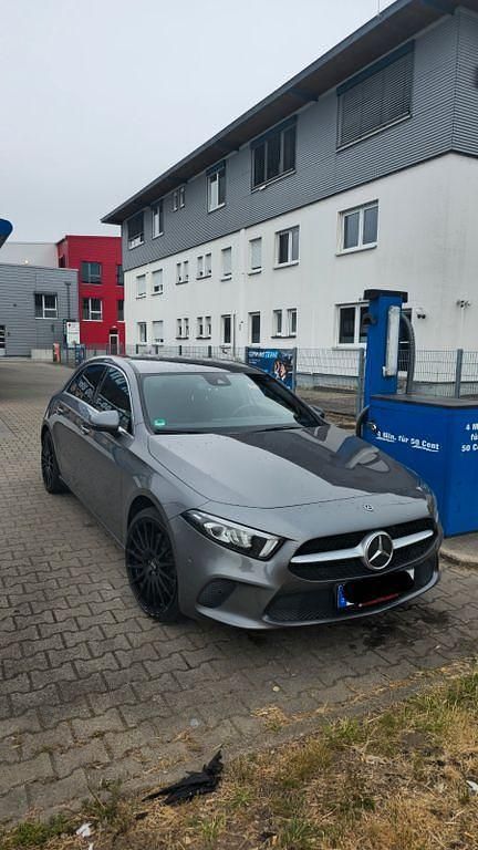 Grau Gebraucht 2018 Mercedes A250 Limousine | 20.790 € (Fairer Preis) - Bild 1/4