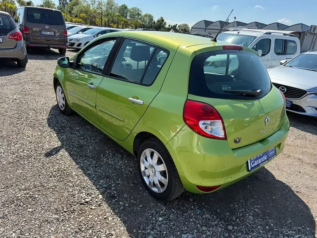 Gebraucht Renault Clio III Dynamique 75 PS (55 kW) 2010 Grün Limousine