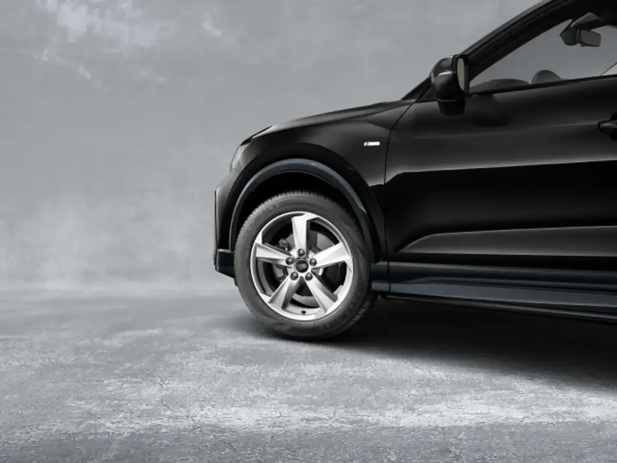 Gebraucht Audi Q2 S-Line 150 PS (110 kW) 2024 Mythosschwarz metallic SUV