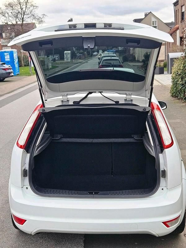Usata Ford Focus 105 CV (77 kW) 2010 Bianco Berlina