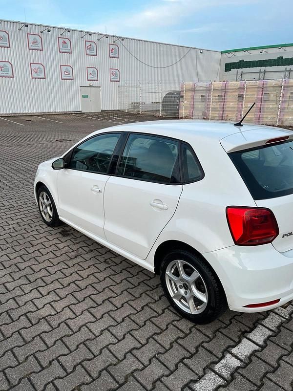 Gebraucht VW Polo Comfortline 90 PS (66 kW) 2015 Weiß Kleinwagen