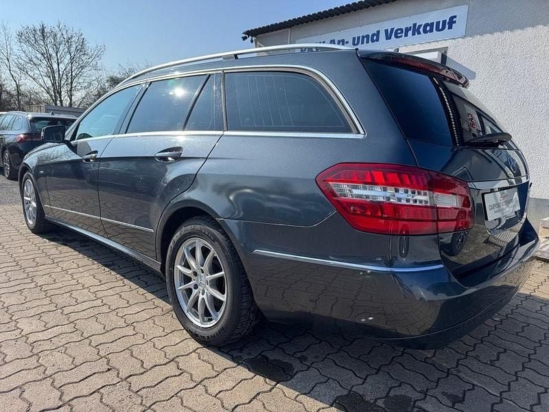 Gebraucht Mercedes E220 Avantgarde 170 PS (125 kW) 2011 Grau Kombi