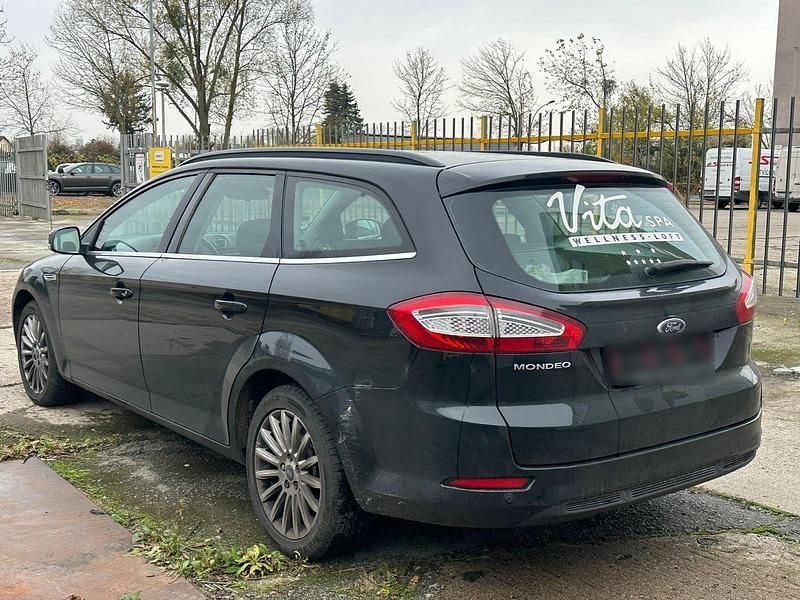 Gebraucht Ford Mondeo 140 PS (102 kW) 2013 Schwarz Kombi