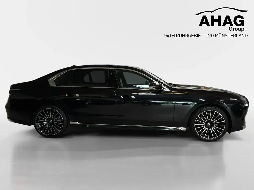 Gebraucht BMW 740 Executive 299 PS (219 kW) 2025 Schwarz Limousine