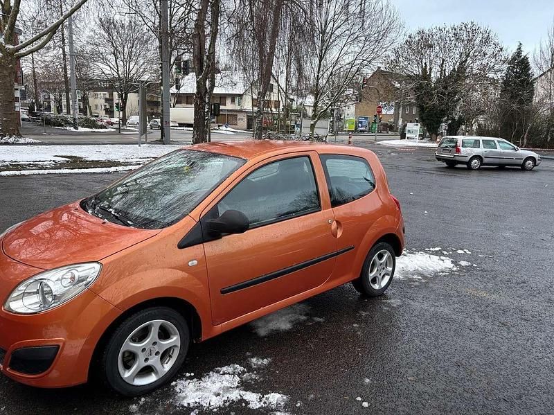 Second-hand Renault Twingo Expression 58 CP (42 kW) 2009 Portocaliu Hatchback