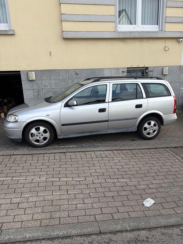 Gebraucht Opel Astra 101 PS (74 kW) 2000 Silber Kombi