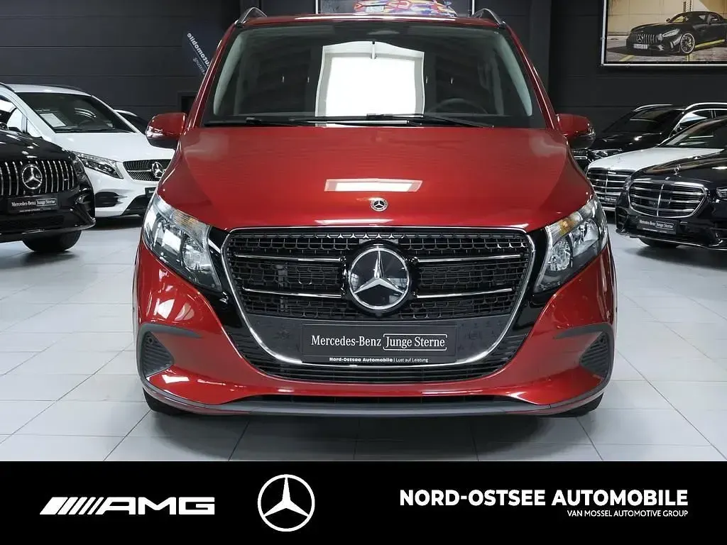 Gebraucht Mercedes V250 190 PS (139 kW) 2024 Rot Van / Kleinbus