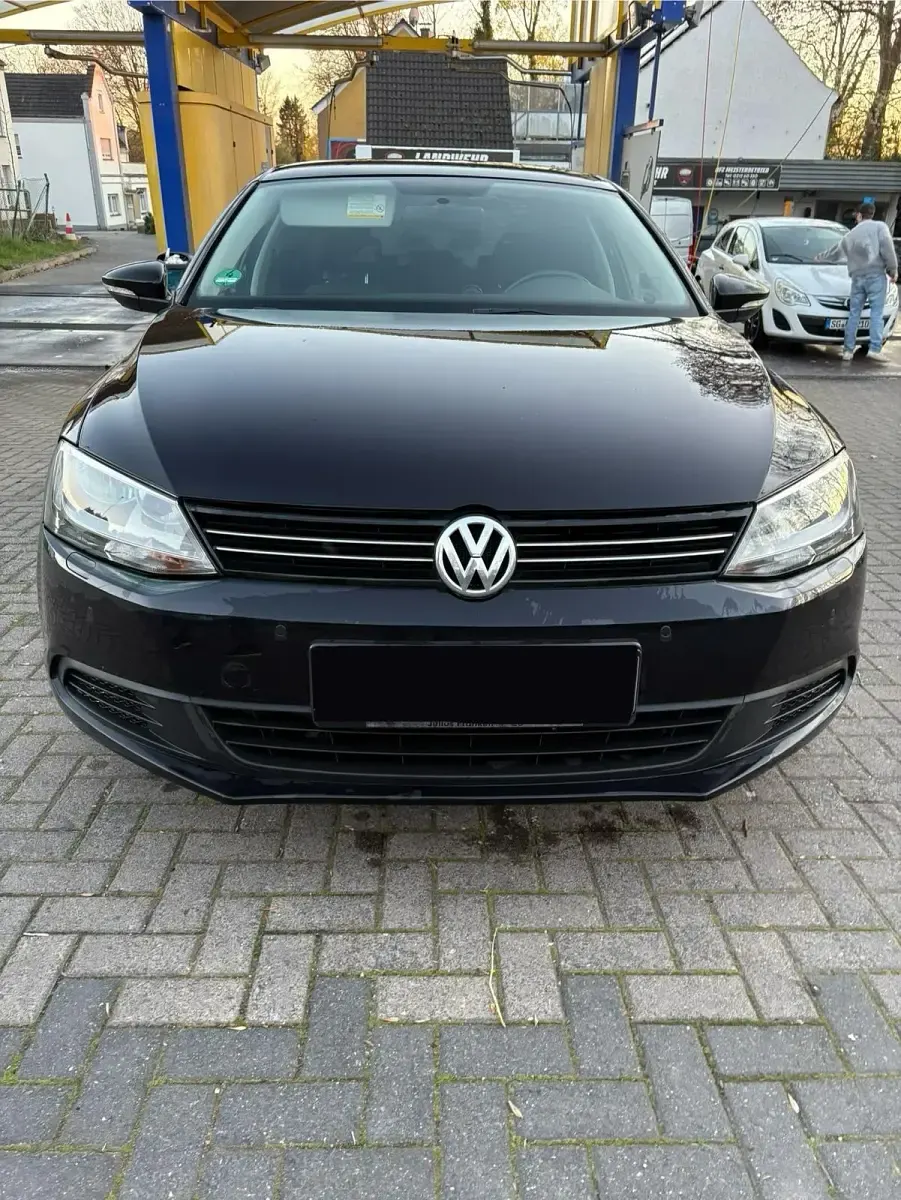 Gebraucht VW Jetta 105 PS (77 kW) 2011 Schwarz Limousine