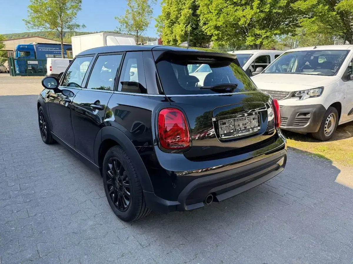 Usado Mini Cooper Classic 136 CV (100 kW) 2022 Negro Utilitario